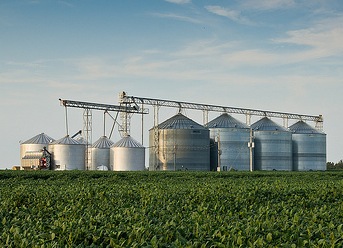 Grain bins by wpe9fon via Flickr.